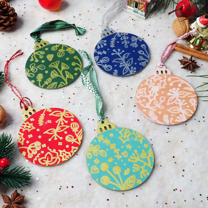 Décoration de Noël en bois peinte à la main - vendue à l’unité